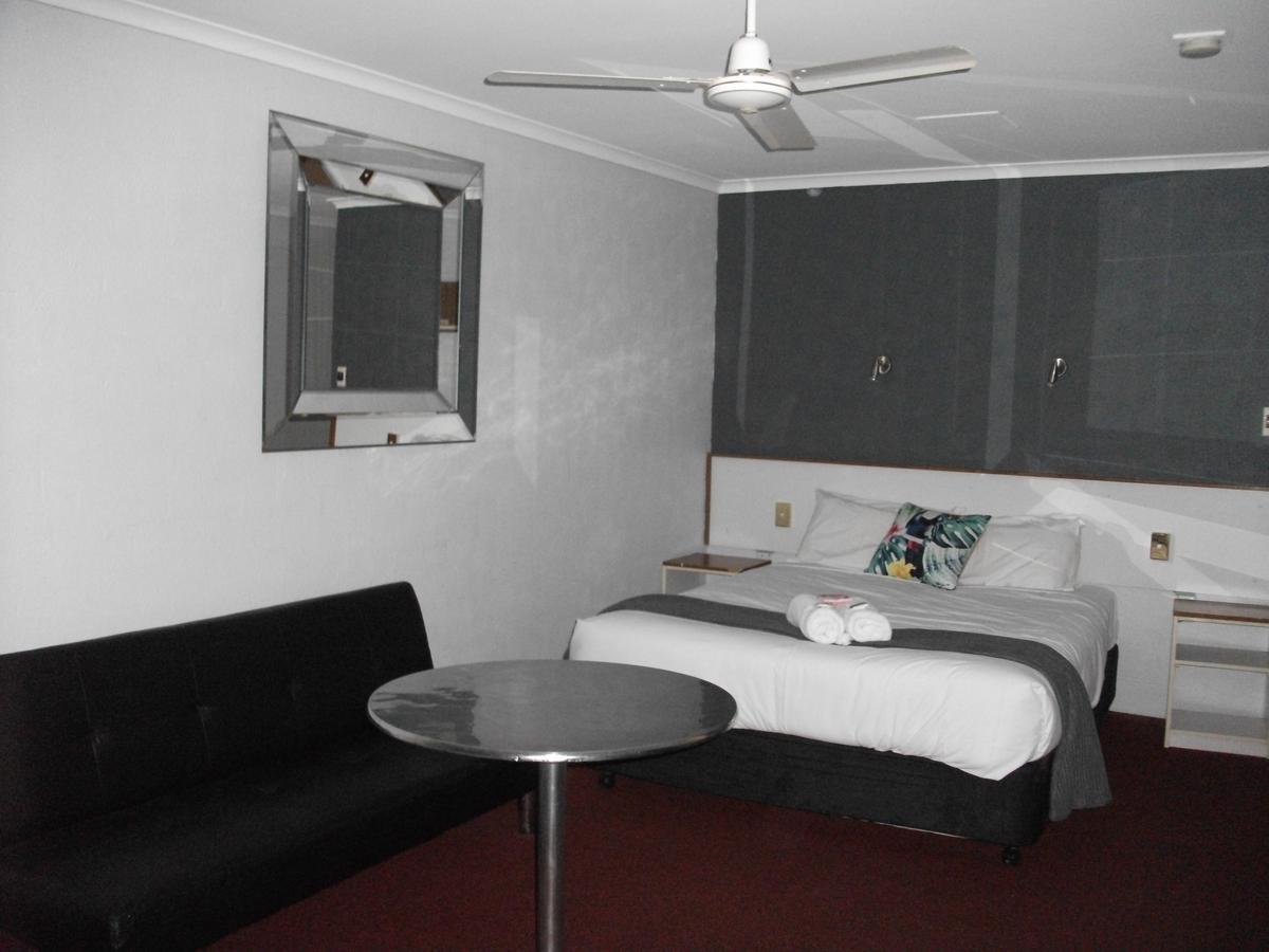 Beerwah Glasshouse Motel Esterno foto
