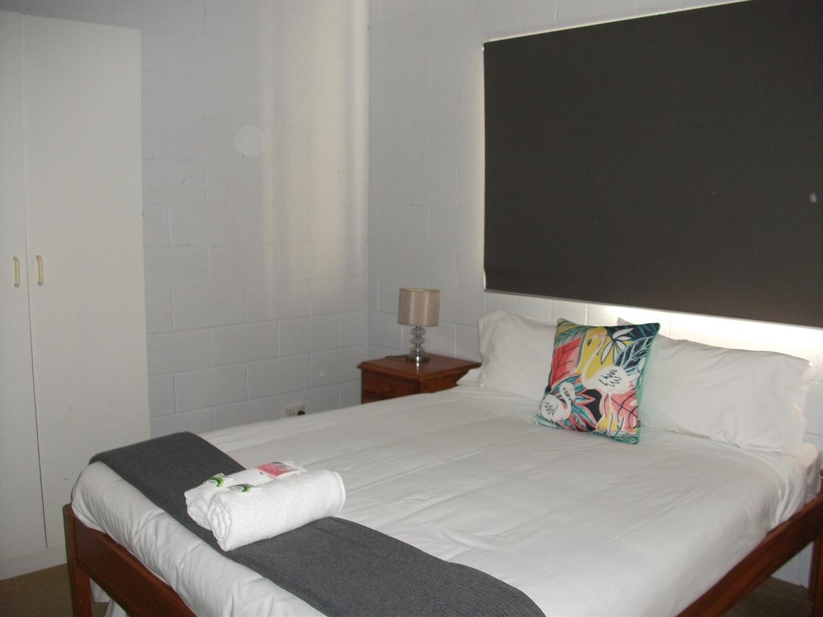 Beerwah Glasshouse Motel Esterno foto