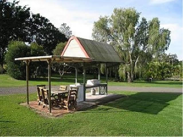 Beerwah Glasshouse Motel Esterno foto