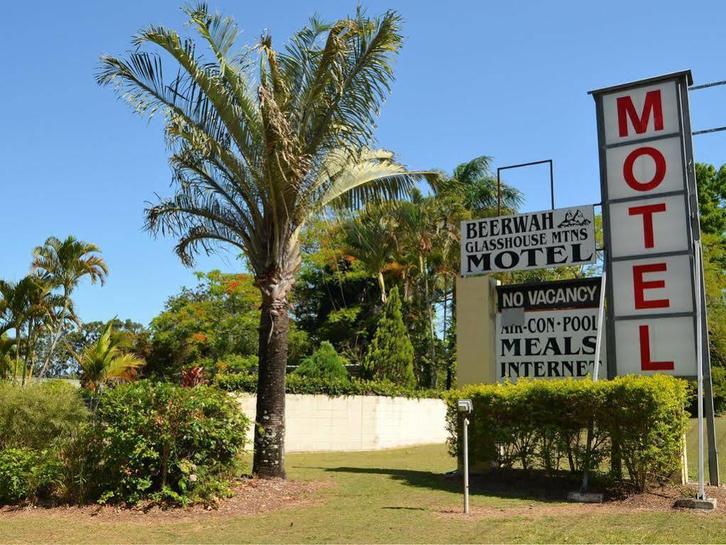 Beerwah Glasshouse Motel Esterno foto