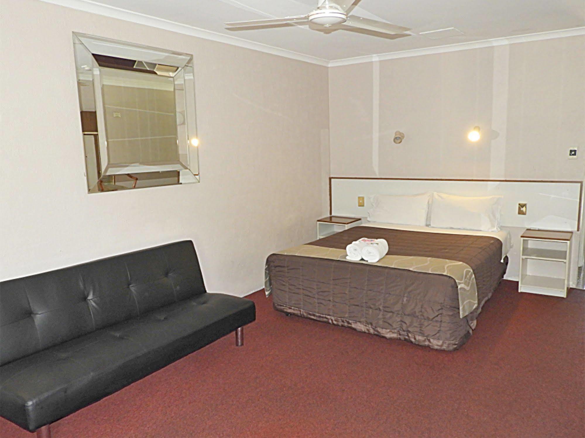 Beerwah Glasshouse Motel Esterno foto